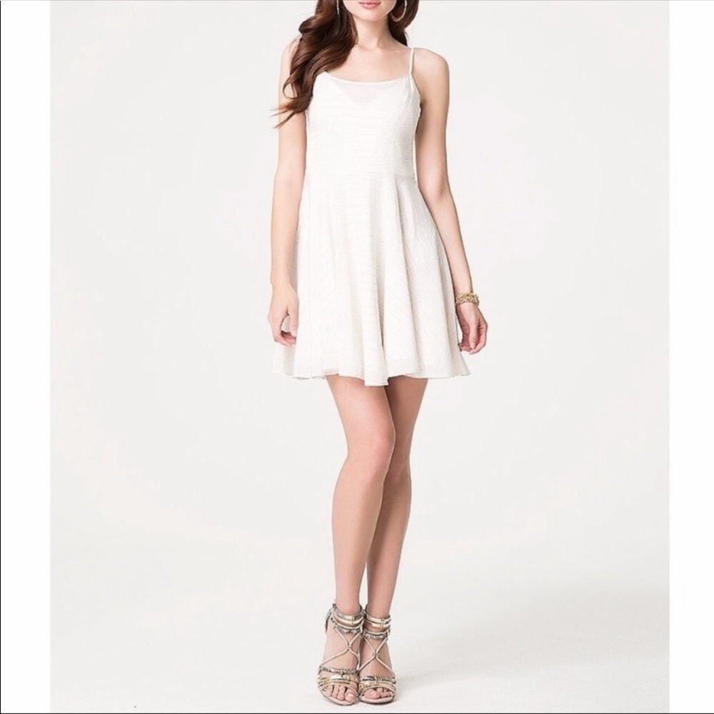 ⭐️⭐️ BEBE White skater dress